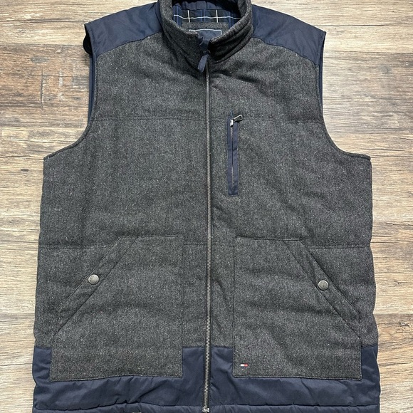 Tommy Hilfiger Gray Vest with Full-Length Zipper and Contrasting Trim Flannel - Picture 1 of 6
